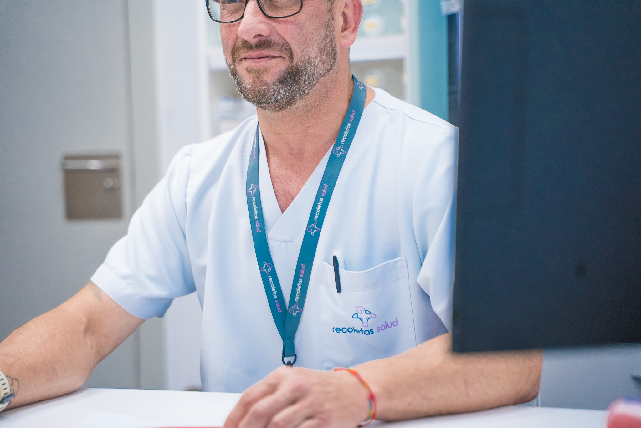 Enfermero uniformado de Recoletas Salud López Cano Cádiz