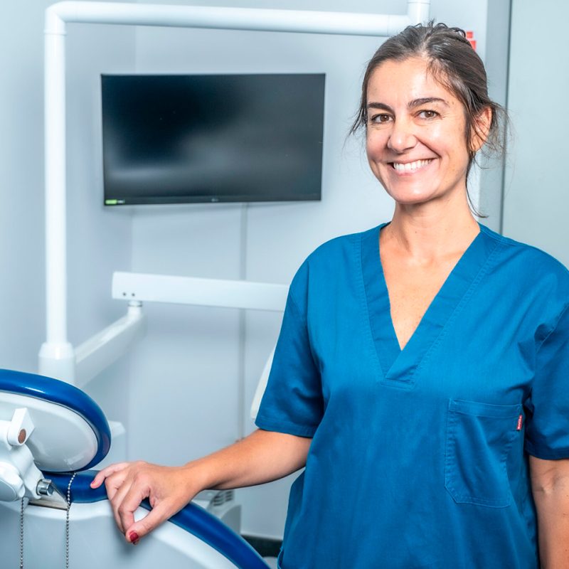 trabajadora dental López Cano Cádiz Recoletas Salud